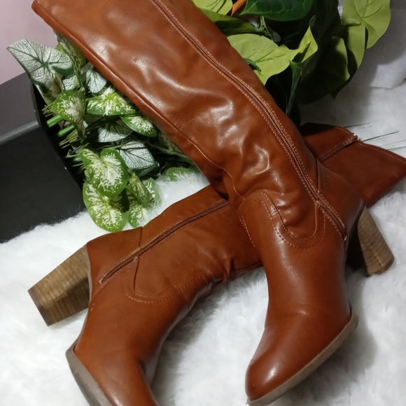 Women Boots - Picture 4 of 5